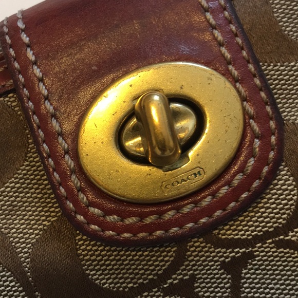 Beautiful Coach Wallet - Picture 2 of 8